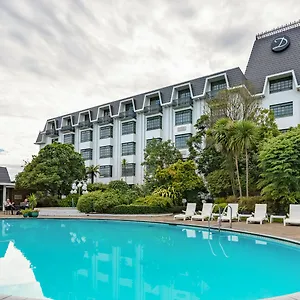 4* Hotel Distinction